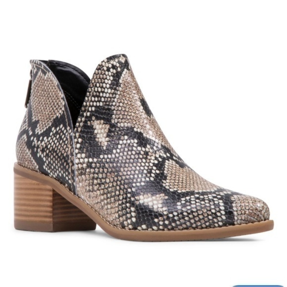 Universal Thread Snake Print Ankle Boots Size 7 Low Heel